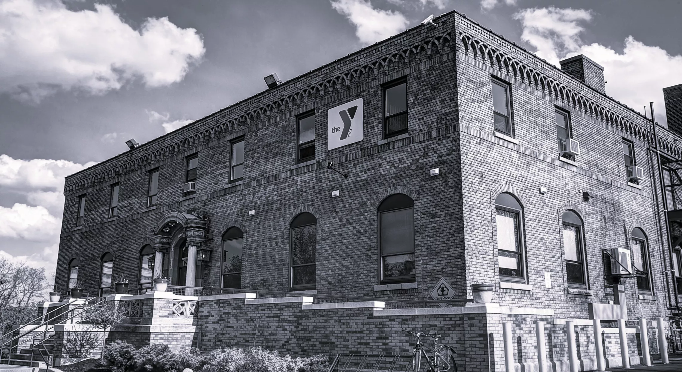picture of maplewood family ymca in black and white