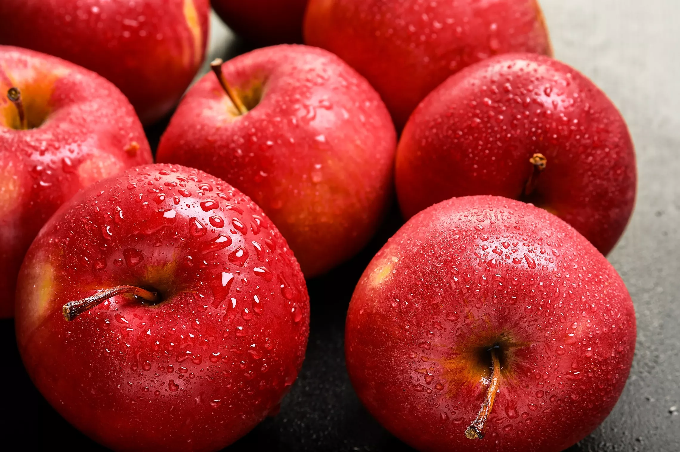 a bunch of apples